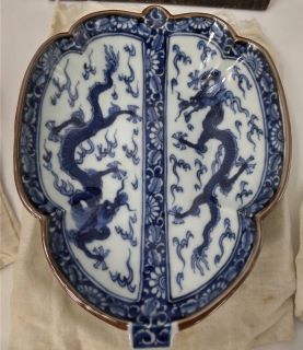 N224 初代眞葛香山作 の 染付け唐人図 の平茶碗 世界に愛されたやきもの MAKUZU WARE 眞葛焼 初代 宮川香山作品集